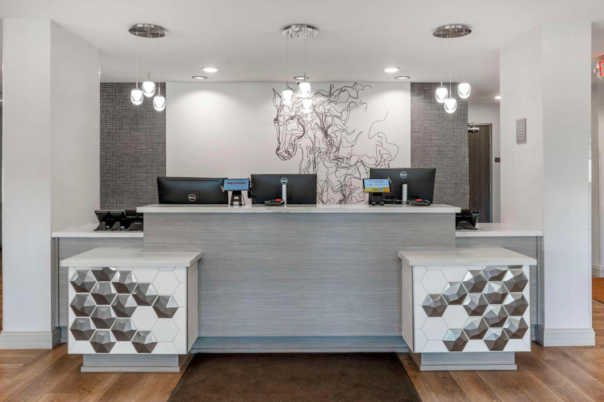 Comfort Inn & Suites Clarksville - Louisville North 외부 사진